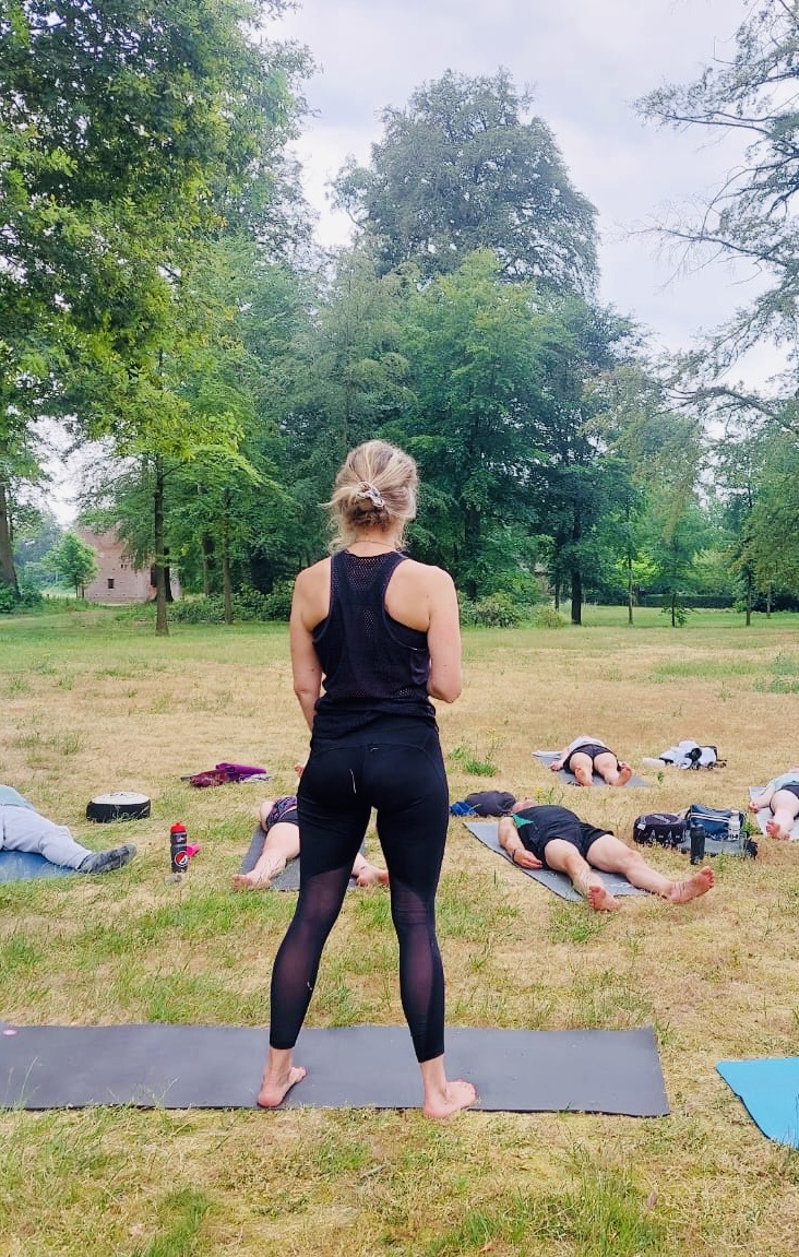 Yoga-Buiten2